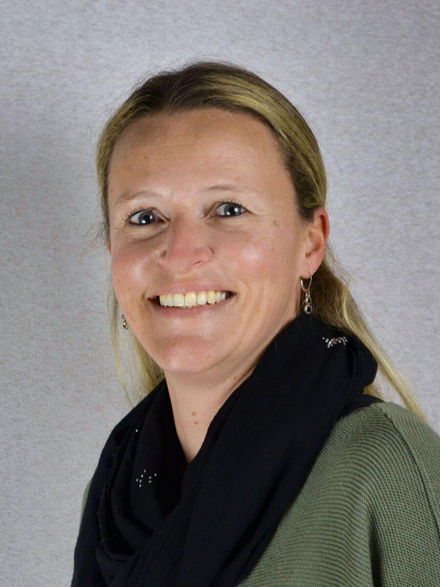 Alexandra Püchner, Verwaltungsangestellte